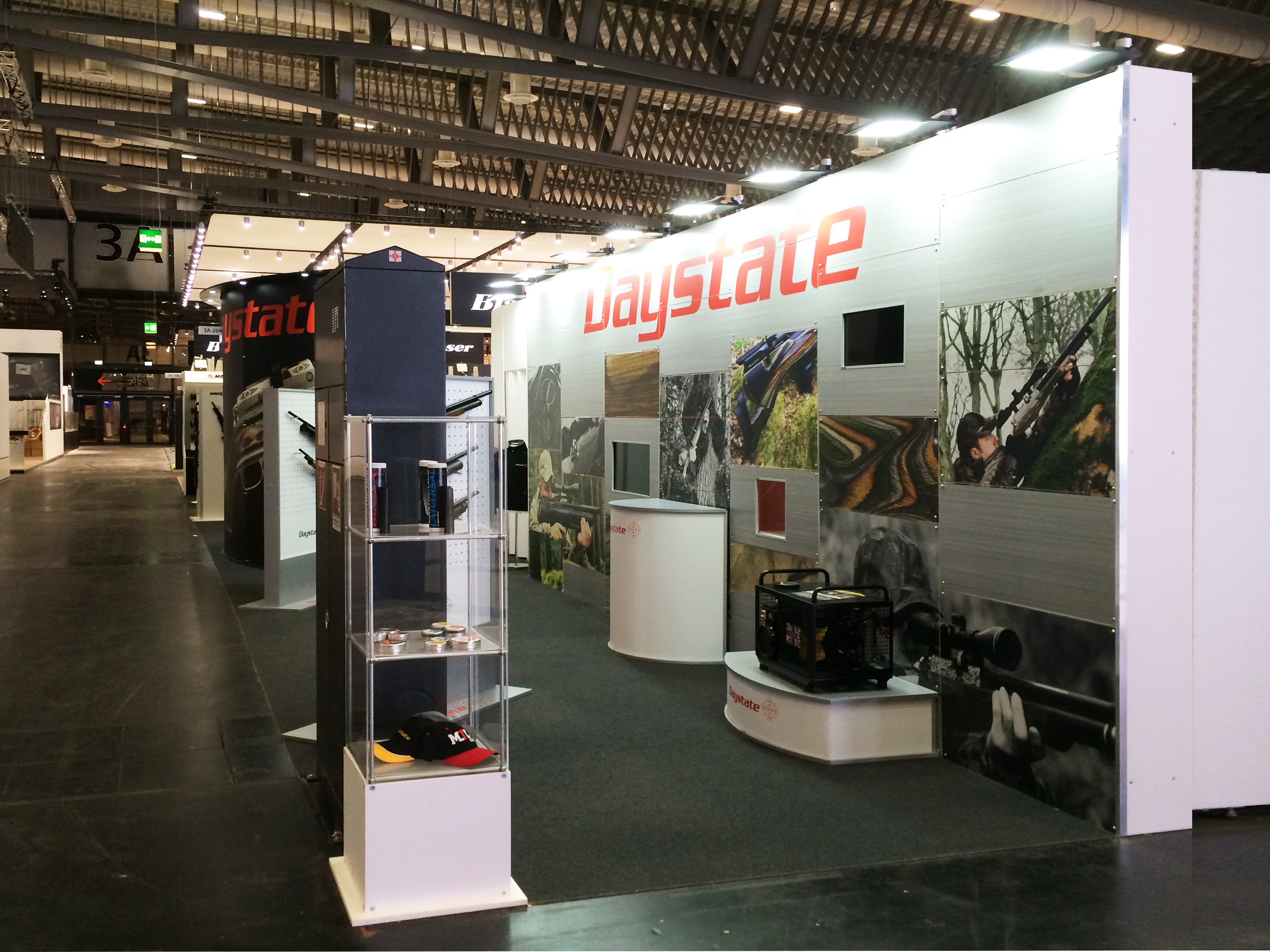 Exhibition stand set up Quadra Mono 11 Fastand accessori stand fiera