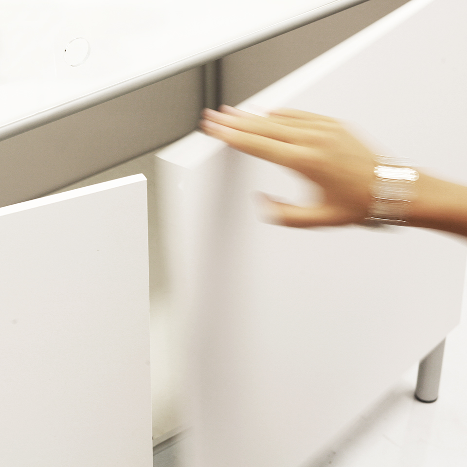  door of the portable showcase