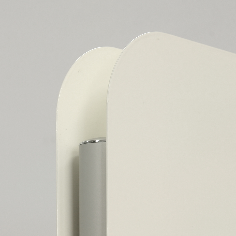 dettaglio-porta-poster-bifacciale poste frame finish