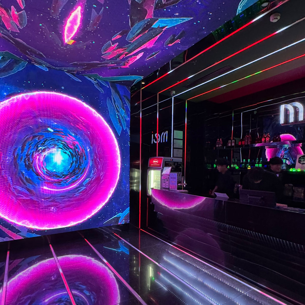 Exhibition stand with shelves and exhibition niches