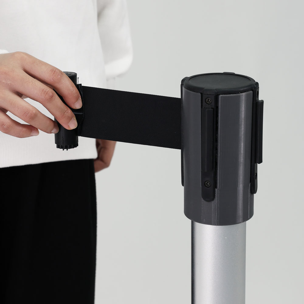retractable belt crowd control barrier