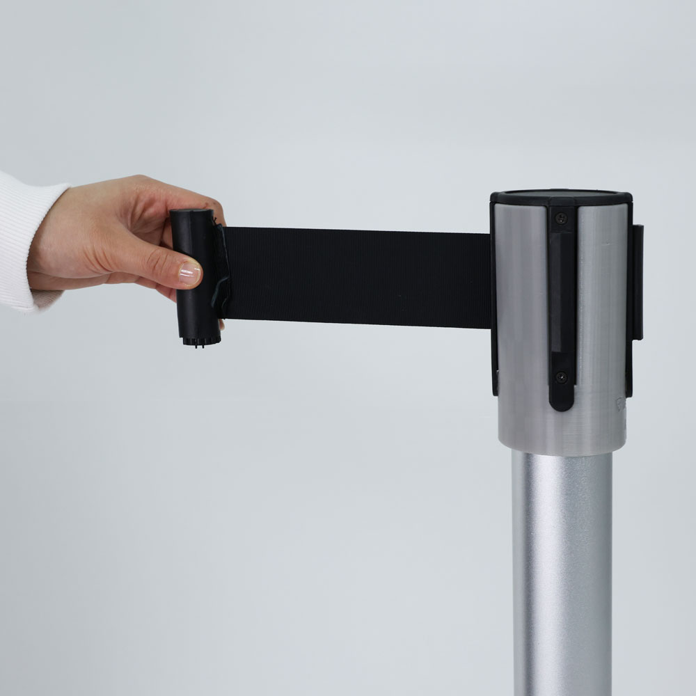 retractable belt crowd control barrier