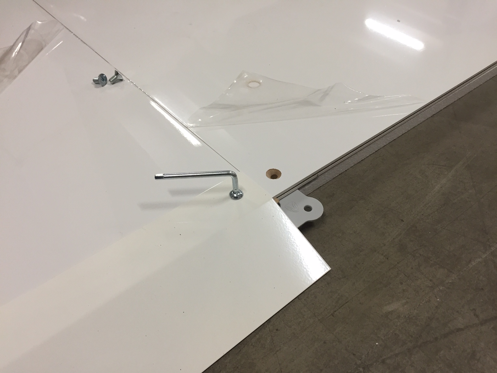 Exhibition stand with shelves and exhibition niches